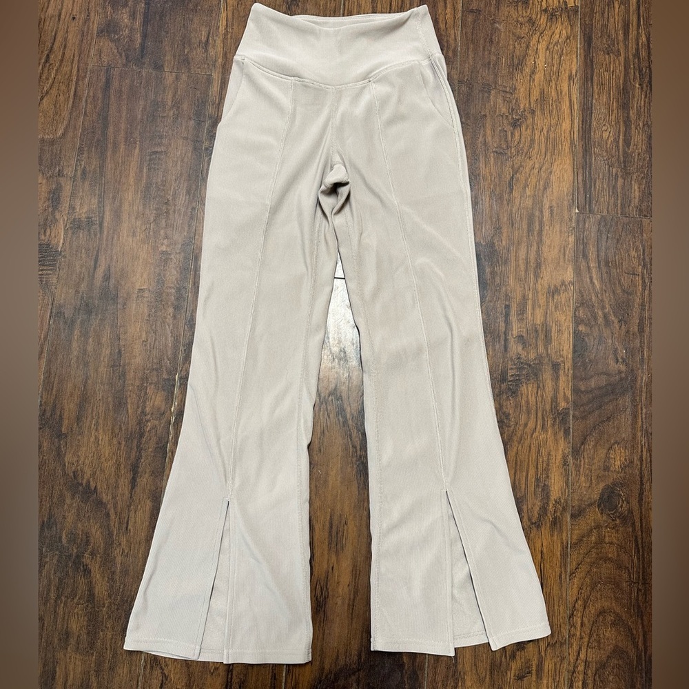 Move Theory Ribbed Flutter Flare Leggings Small Beige High Rise Front Slit Yoga